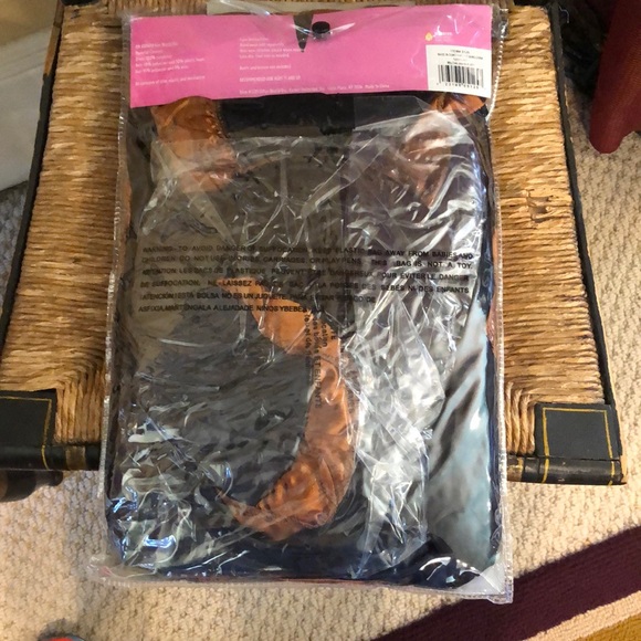 woman Ruffle Witch costume in black and cooper - Picture 5 of 5